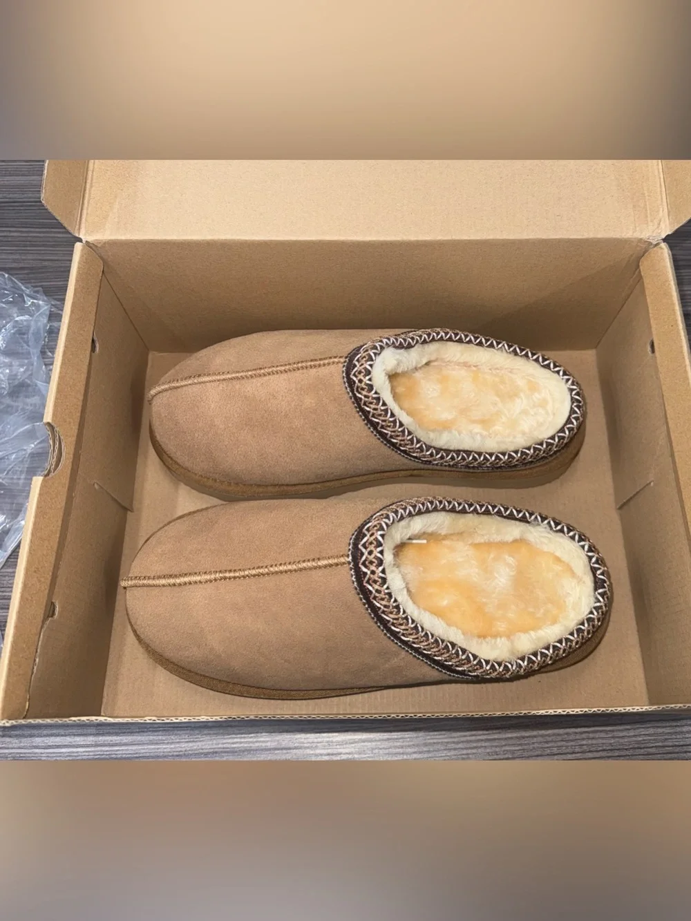 Men’s Cozy Shearling-Lined Tan Slippers